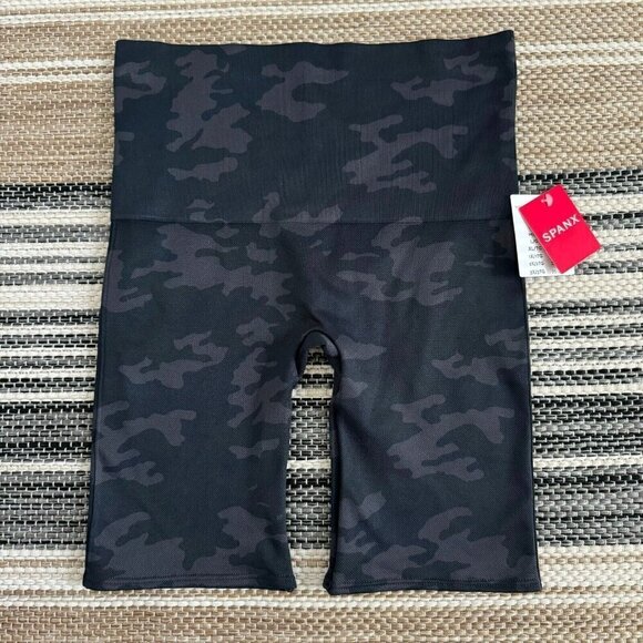 Spanx Look At Me Now Women's Bike Short in Black Camo Pull On Size Medium - Picture 1 of 11